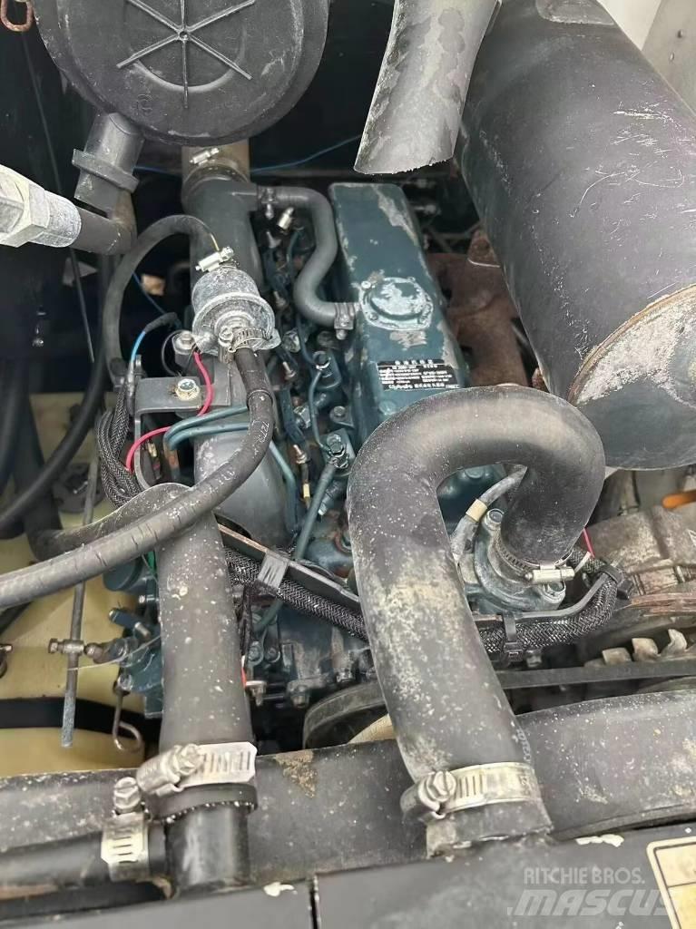 Bobcat S 16 滑移装载机