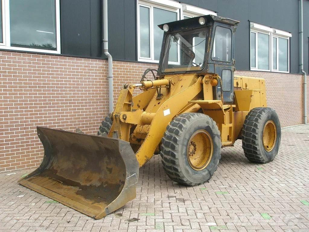 Komatsu W40-2 轮式装载机