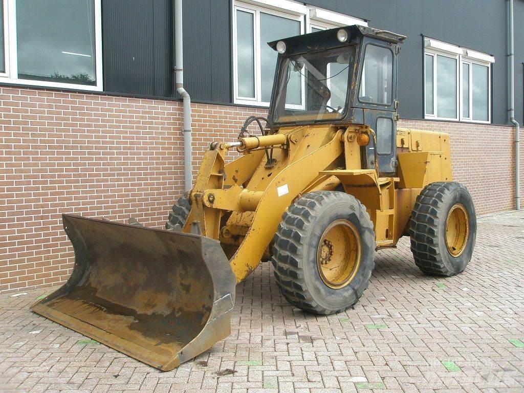 Komatsu W40-2 轮式装载机