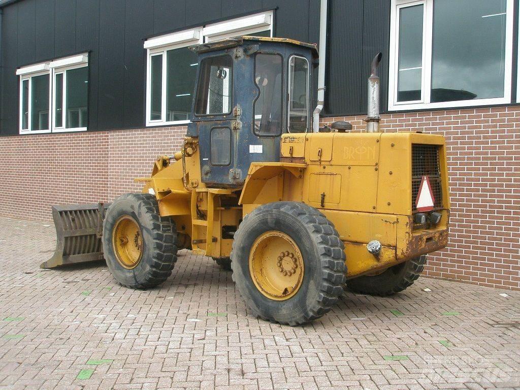Komatsu W40-2 轮式装载机