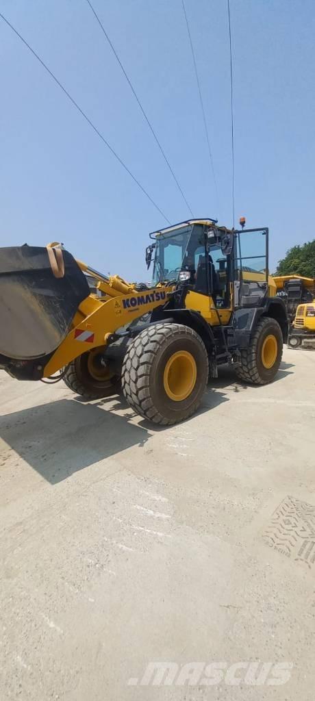 Komatsu WA270-8 轮式装载机