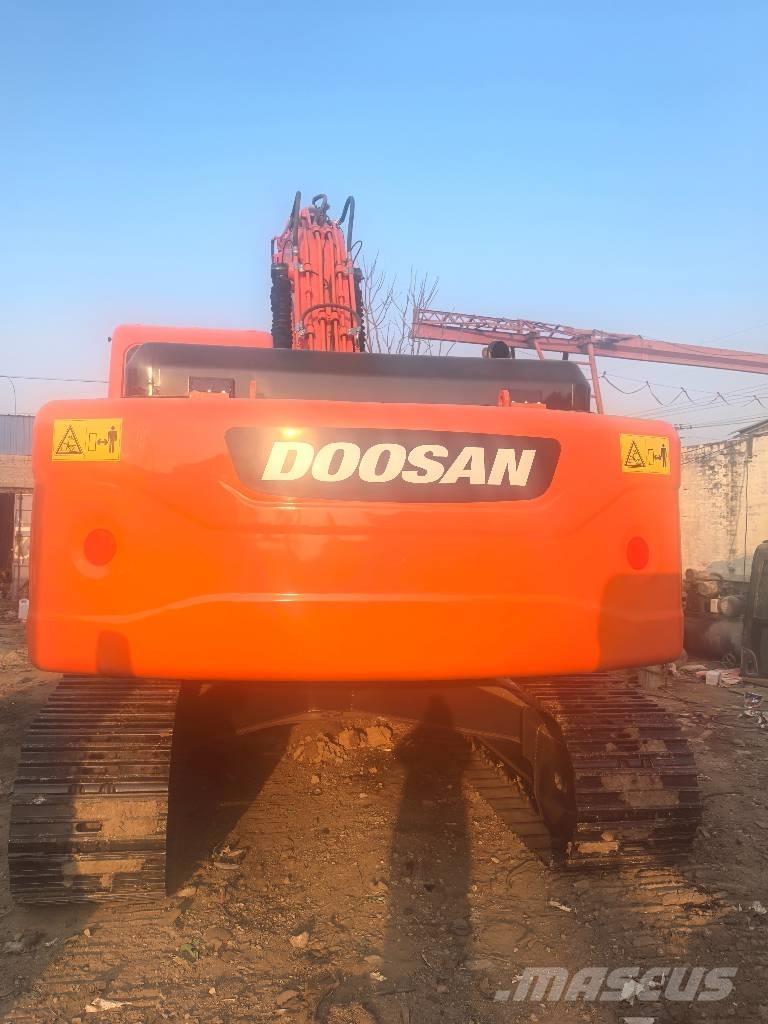 Doosan DX225 履带挖掘机
