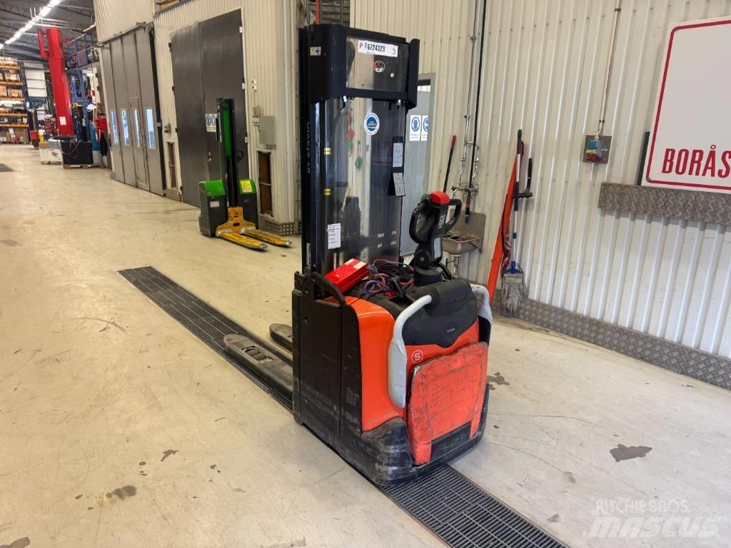 BT Toyota SPE 120 L 手推堆垛车