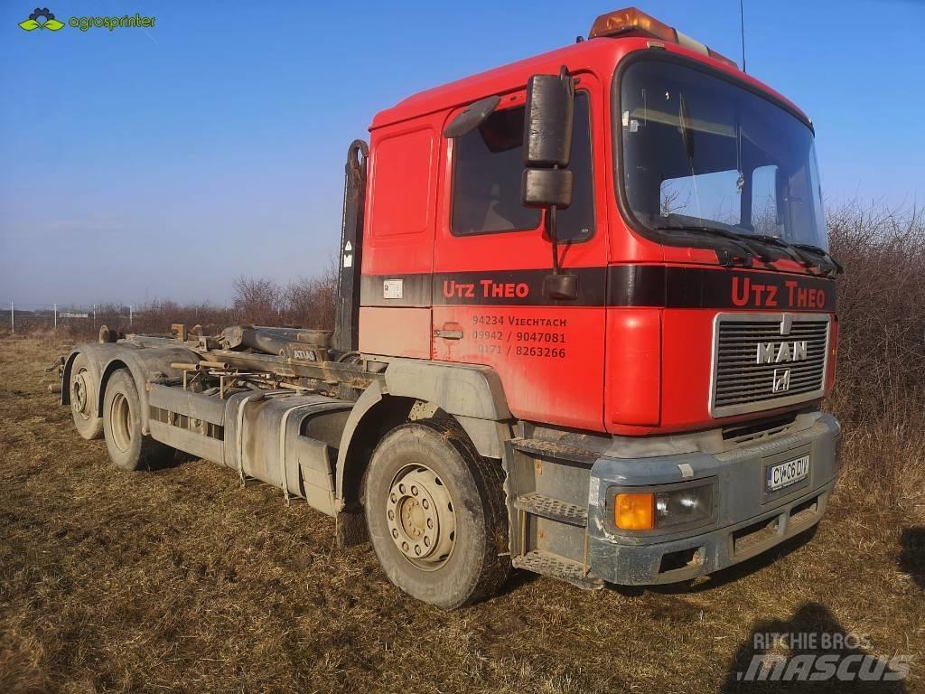 MAN F2001 工程吊钩车