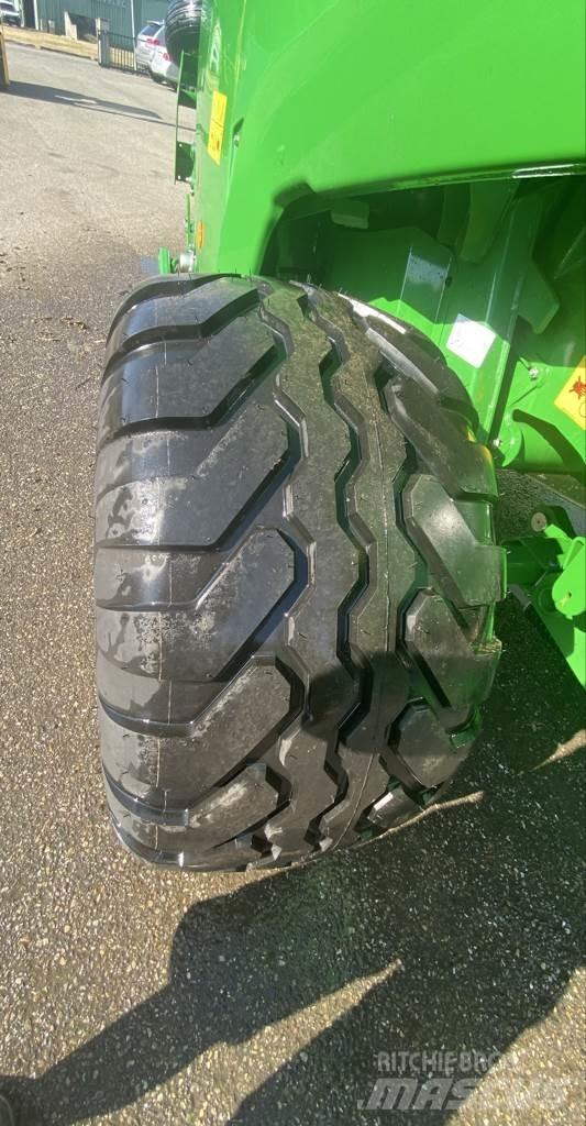 John Deere V461M 圆捆打捆机