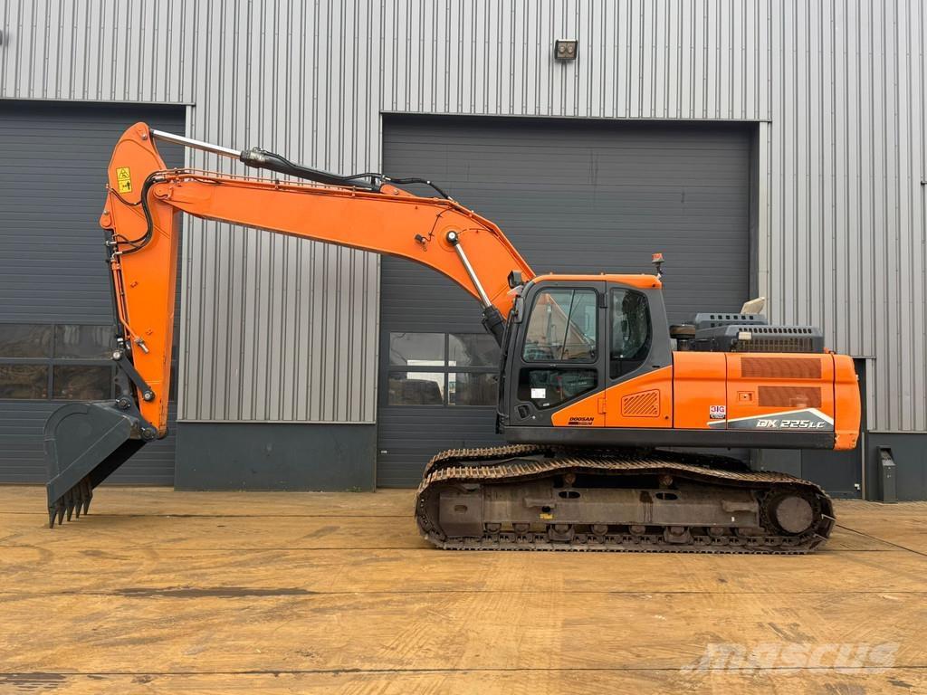 Doosan DX225LC-7 履带挖掘机
