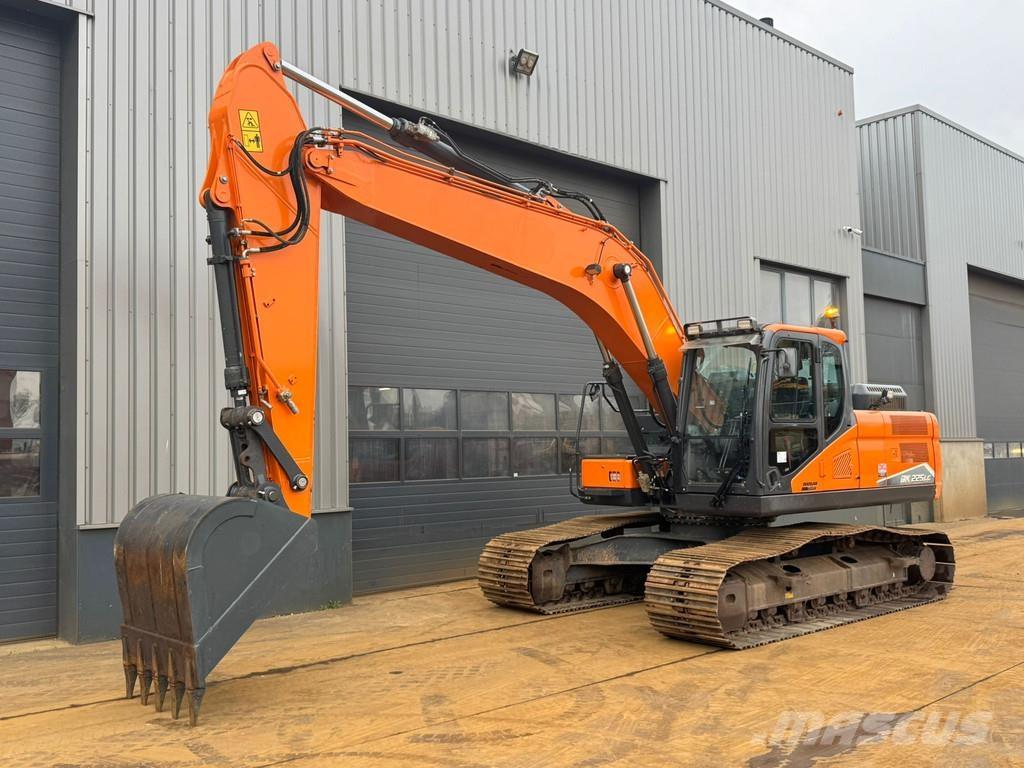 Doosan DX225LC-7 履带挖掘机