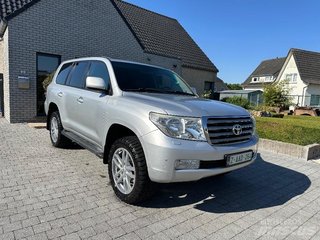 Toyota Landcruiser 越野车