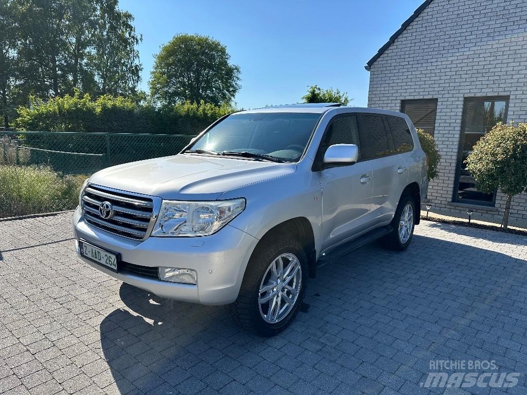 Toyota Landcruiser 越野车