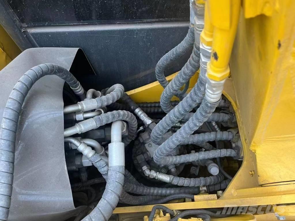 Komatsu PC70-8 中型挖掘机
