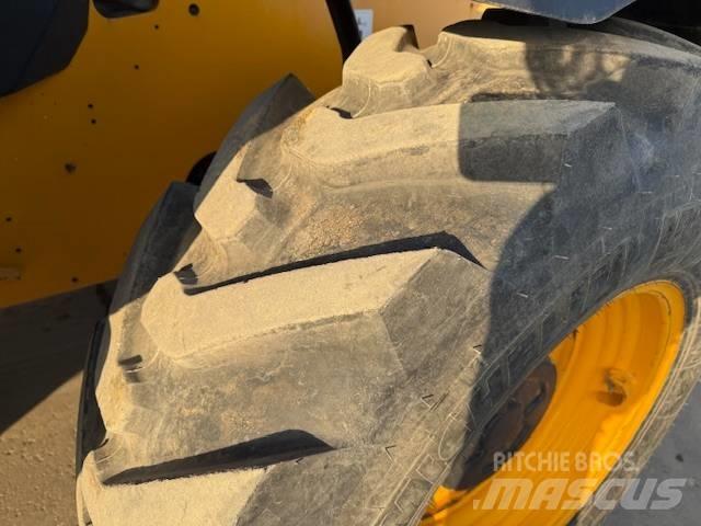 JCB 540-180 伸缩臂叉装车|叉装车