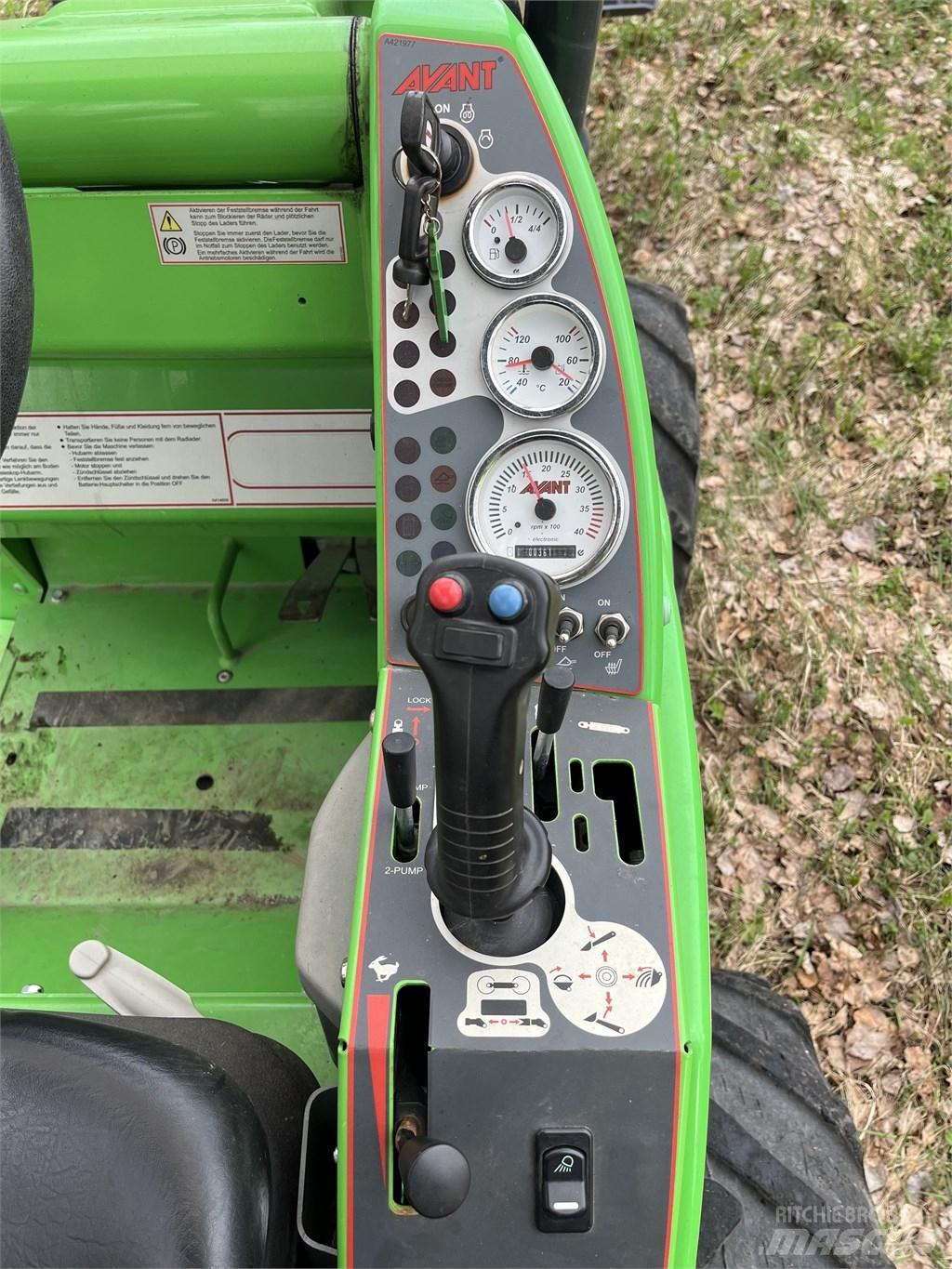 Avant M630 小型装载机