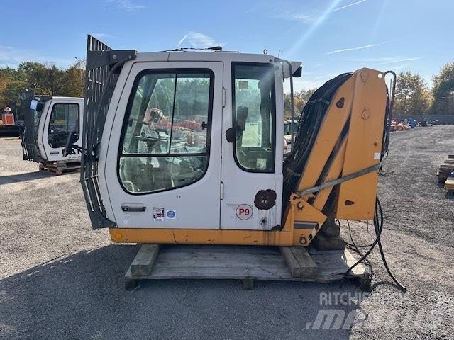 Liebherr A 934 C HD 驾驶室与内部