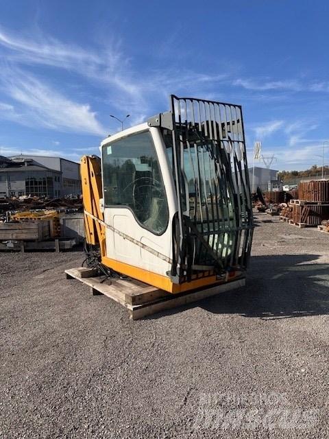 Liebherr A 934 C HD 驾驶室与内部