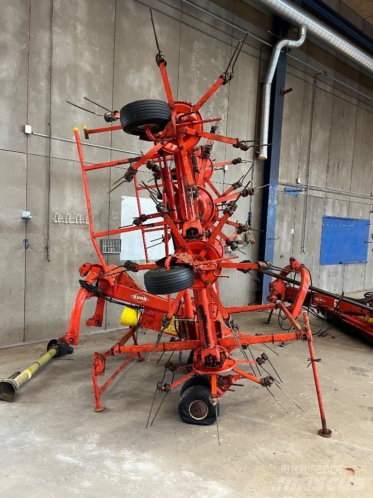 Kuhn 8501 MH 犁耙和摊草机