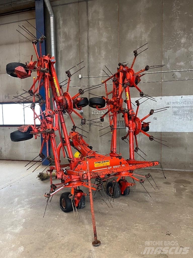 Kuhn 8501 MH 犁耙和摊草机