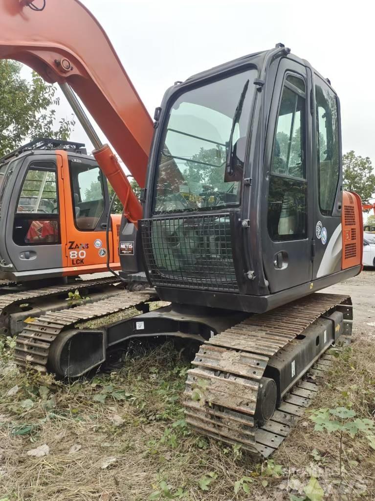 Hitachi ZX 70 中型挖掘机