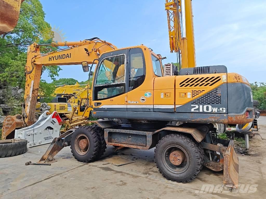Hyundai Robex 210W-9 轮式挖掘机