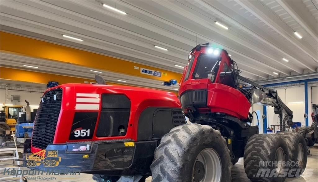 Komatsu 951 收割机