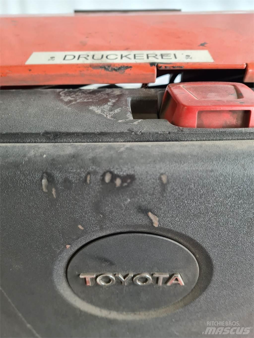 Toyota LWE 250 手摇升降机