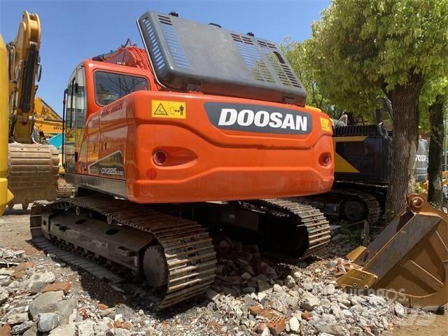 Doosan DX 225 LC 履带挖掘机