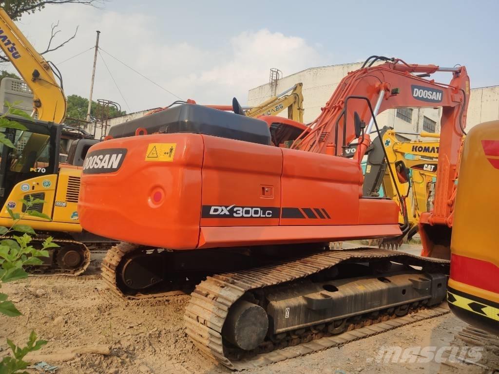 Doosan dx300 履带挖掘机