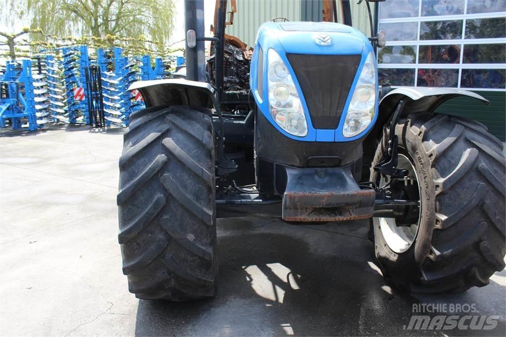 New Holland T7030 拖拉机/农用车