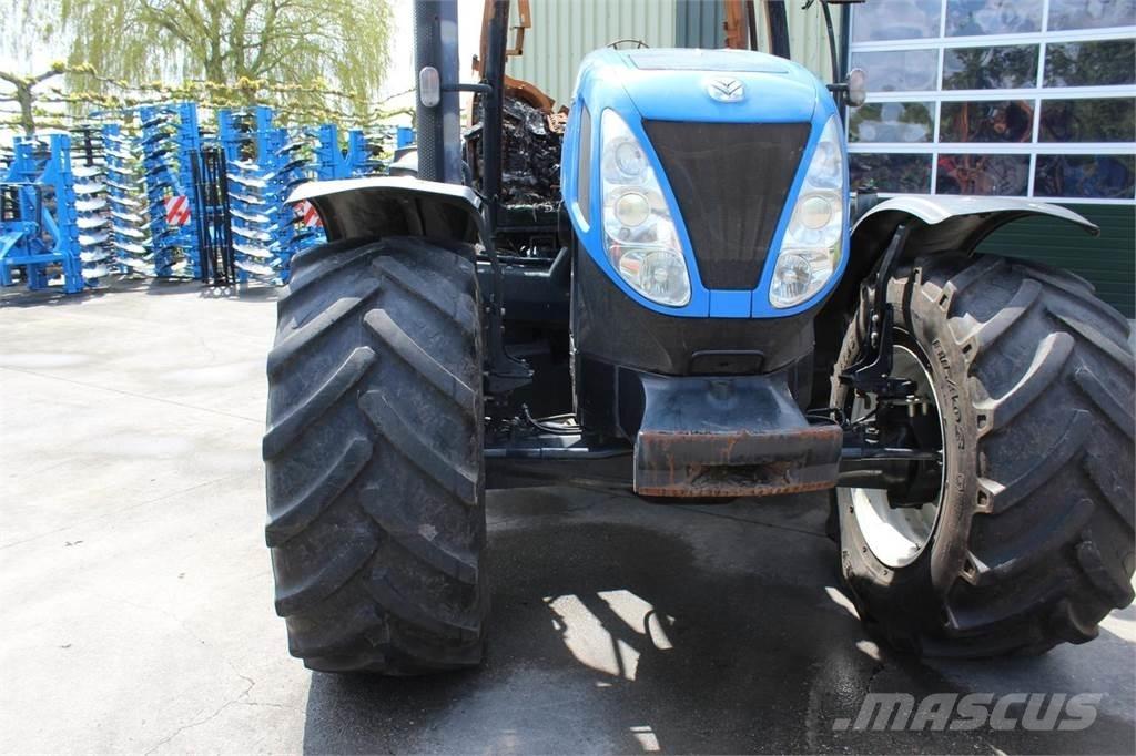 New Holland T7030 拖拉机/农用车