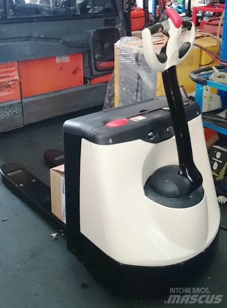 Crown WP 3015 手摇升降机
