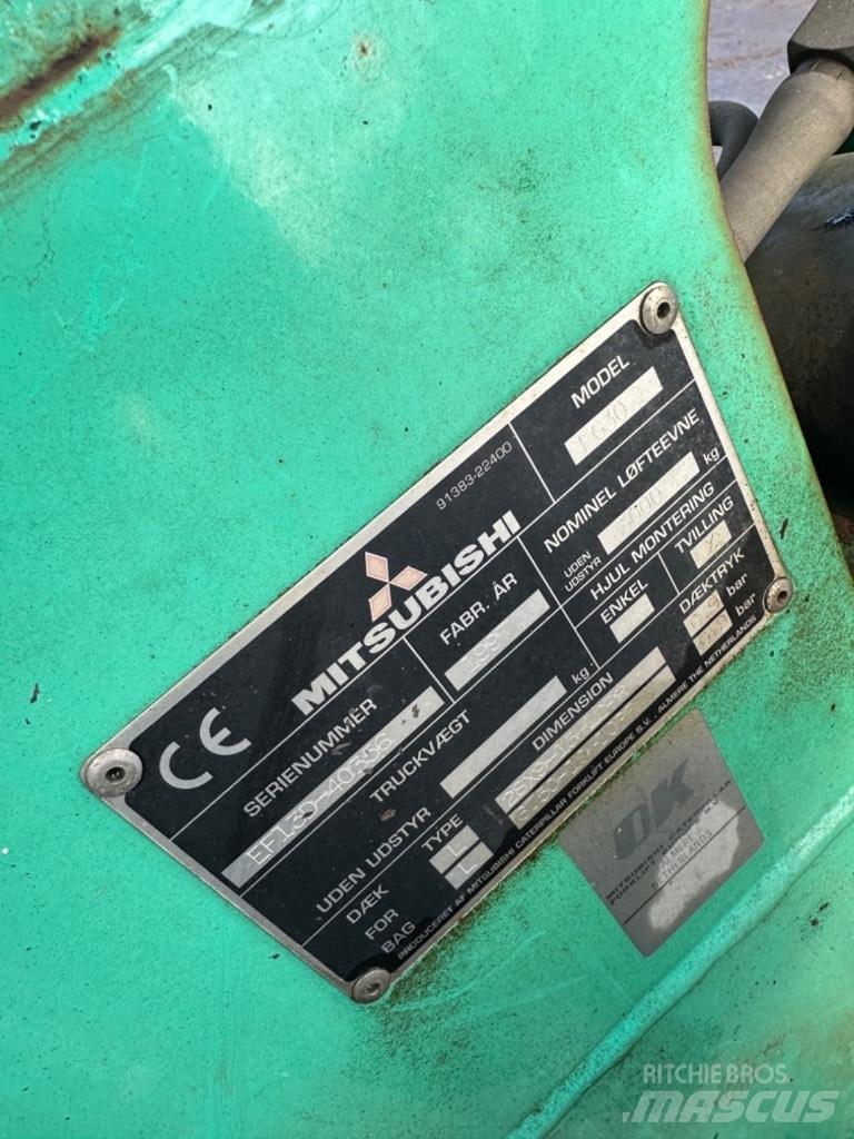 Mitsubishi FG 30 天然气叉车