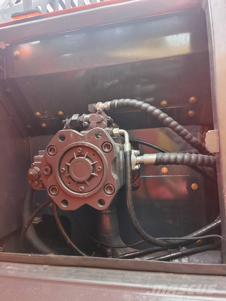 Doosan DX 300 LC 履带挖掘机