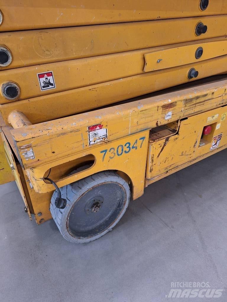 Haulotte Compact 12 剪叉式升降机