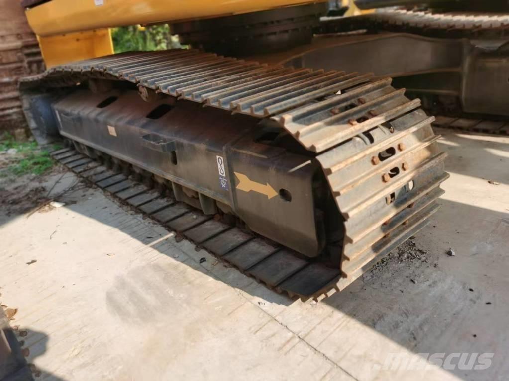 Komatsu PC 220-7 履带挖掘机