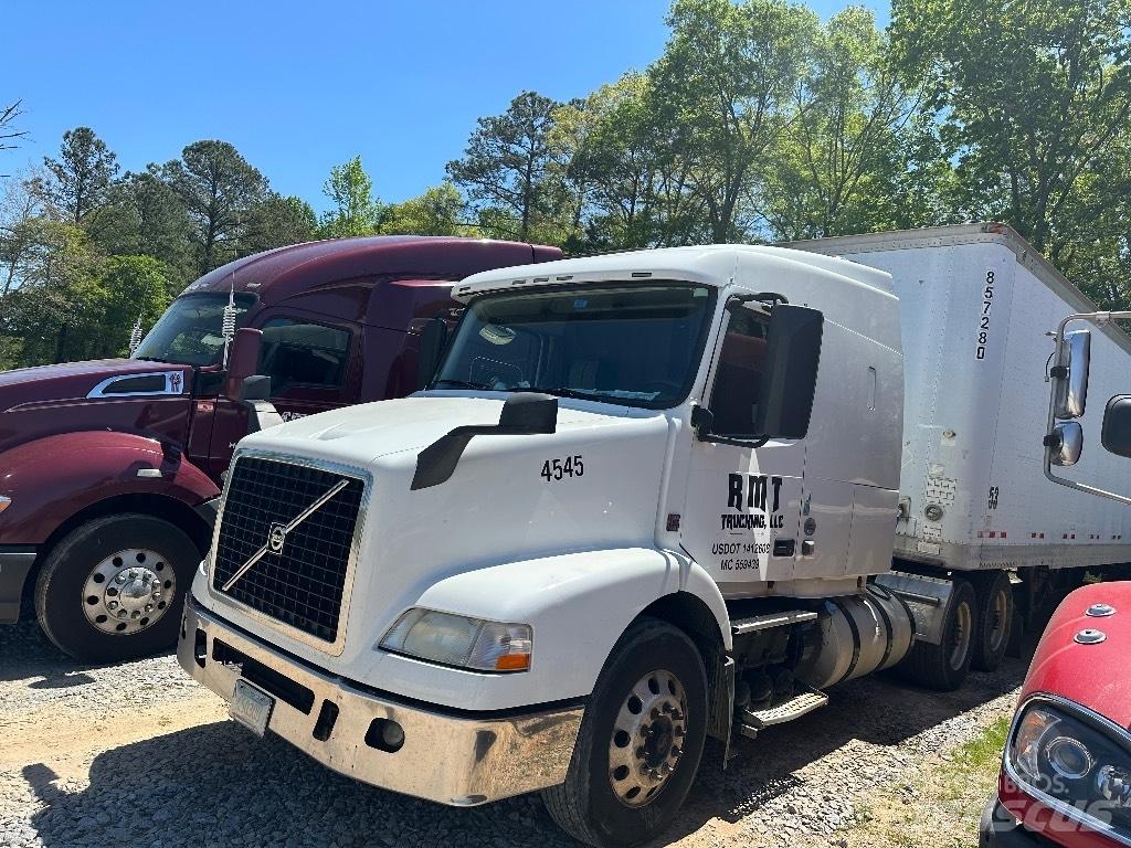 Volvo D11 厢式货车