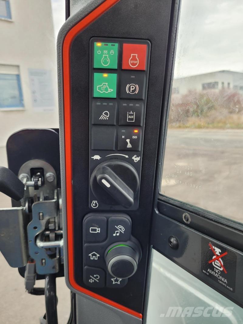 Bobcat S76 小型装载机