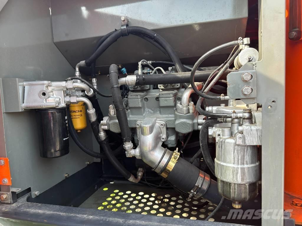 Hitachi ZX200 履带挖掘机