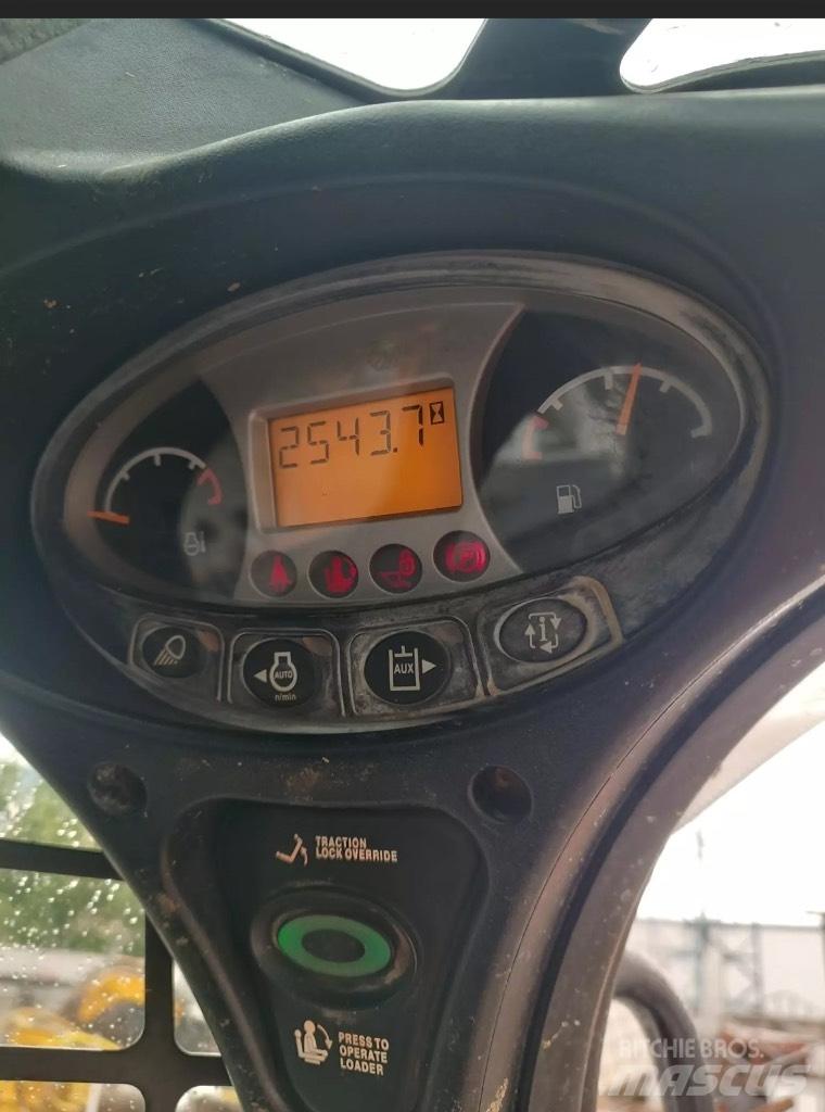 Bobcat S 530 滑移装载机