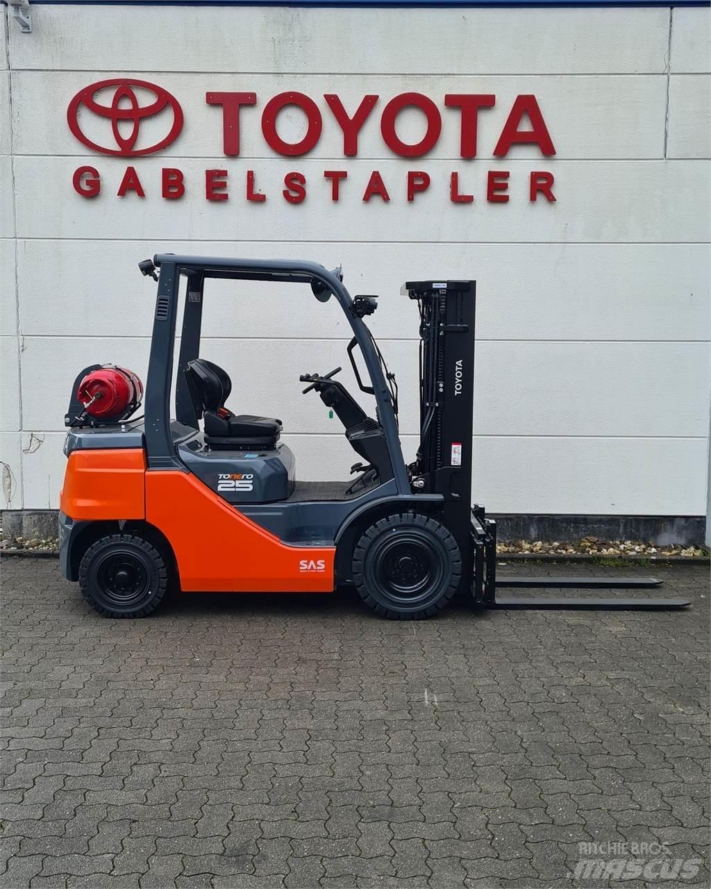 Toyota 02-8FGF25 天然气叉车