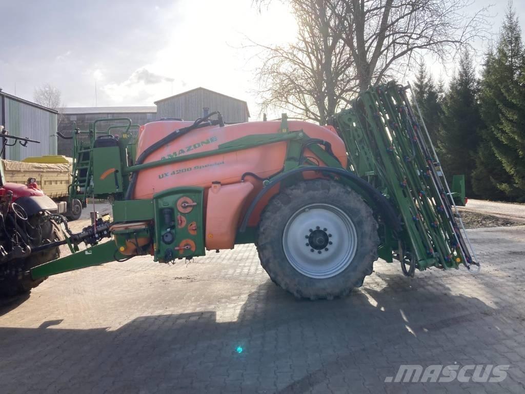 Amazone UX 4200 24 m 牵引式喷雾机