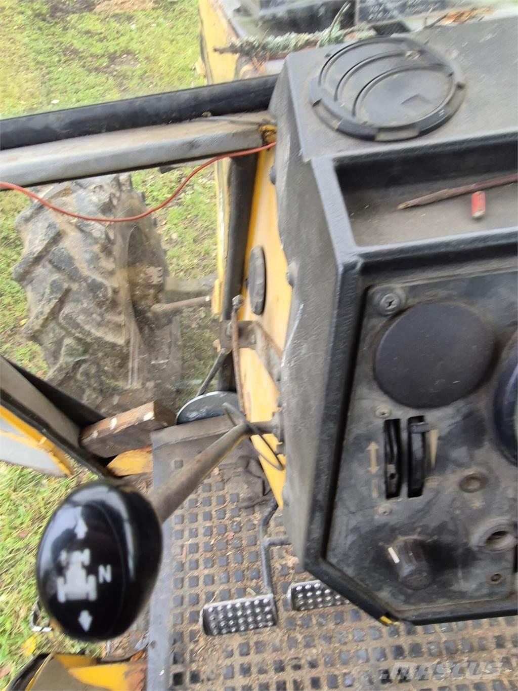 Valtra 715M 拖拉机/农用车