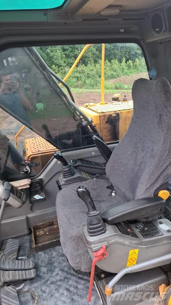 Volvo EC210B 履带挖掘机