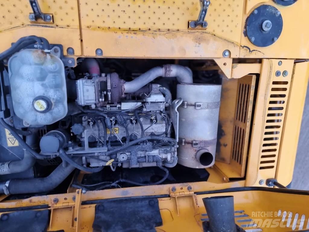JCB JS 220 LC 履带挖掘机