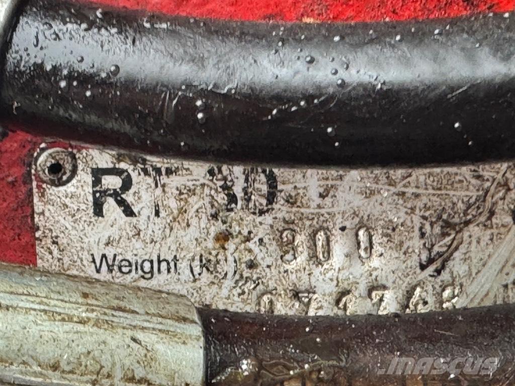 Komatsu PW 98 MR-6 轮式挖掘机