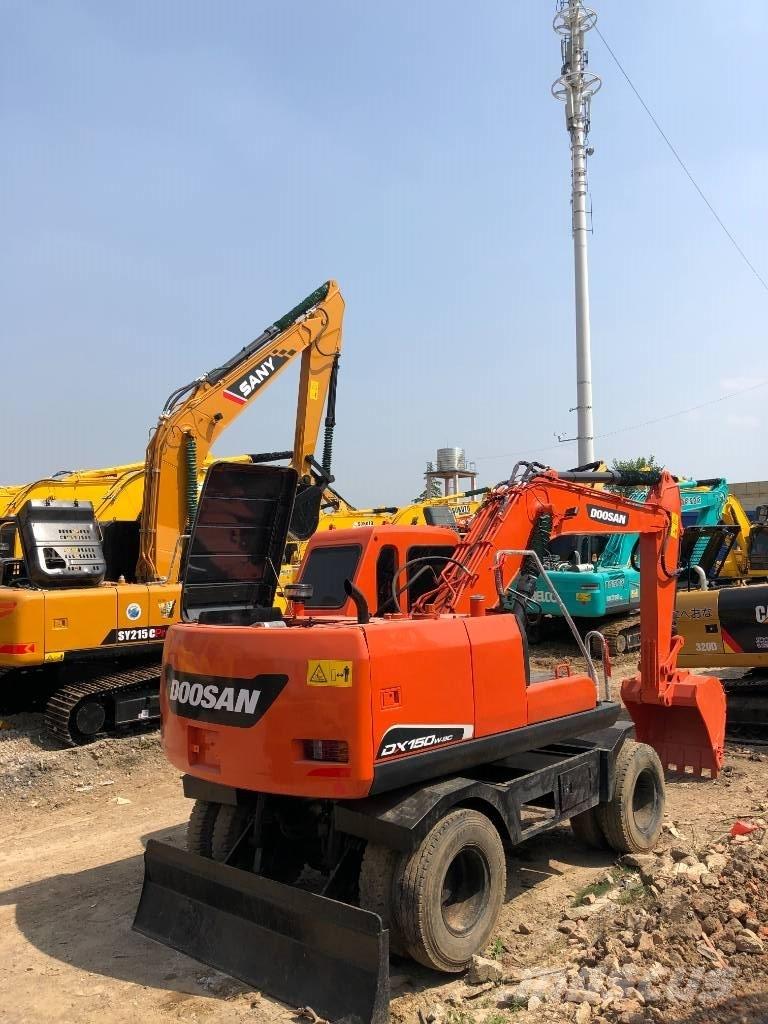 Doosan DX150W 轮式挖掘机