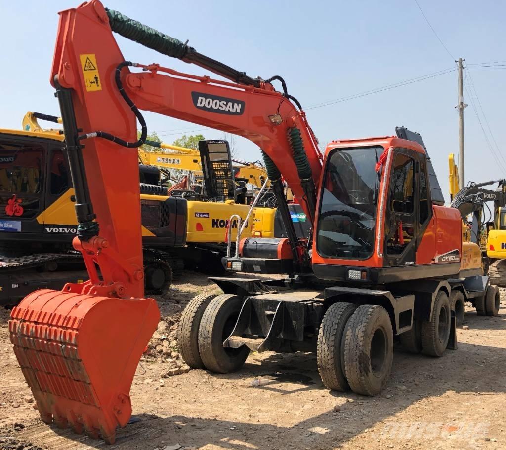 Doosan DX150W 轮式挖掘机