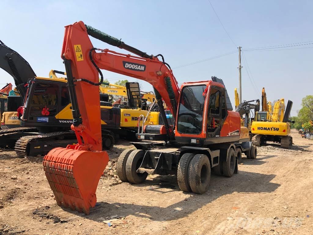 Doosan DX150W 轮式挖掘机
