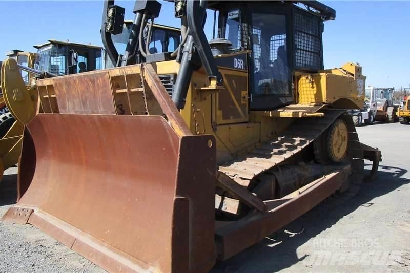 CAT D6R2 履带式推土机