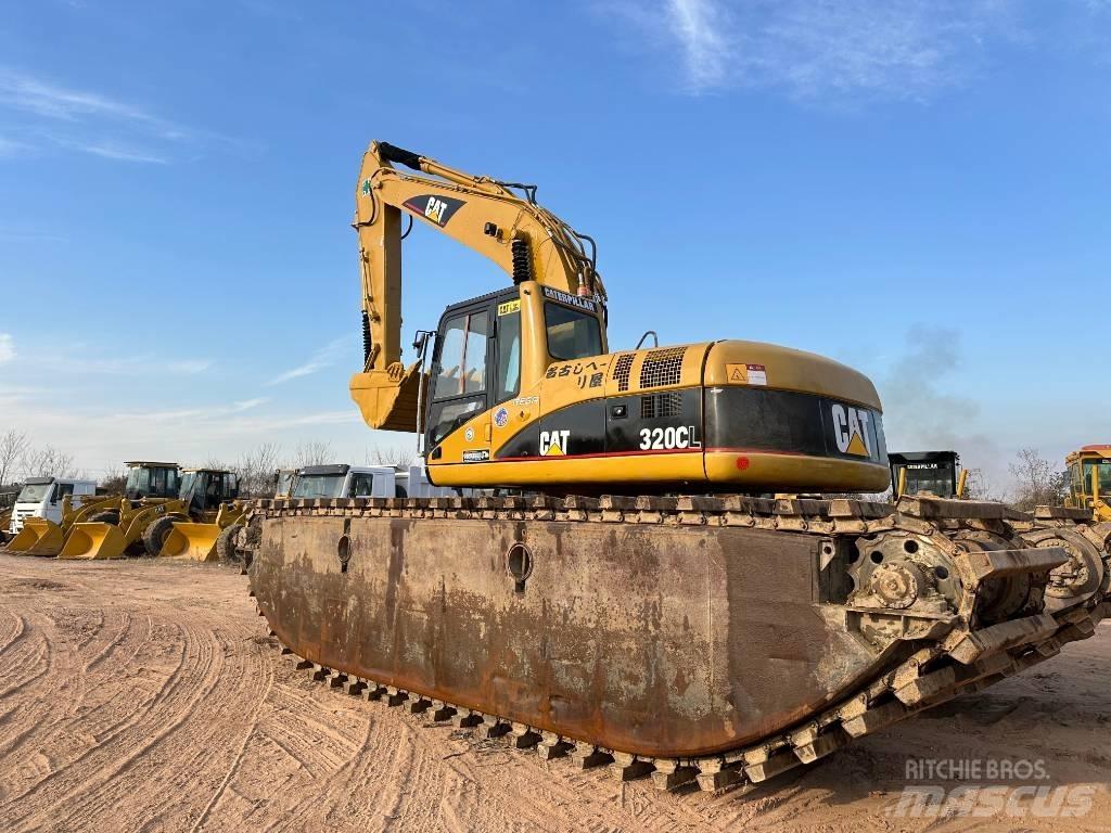 CAT 320 C L 水陆两栖挖掘机