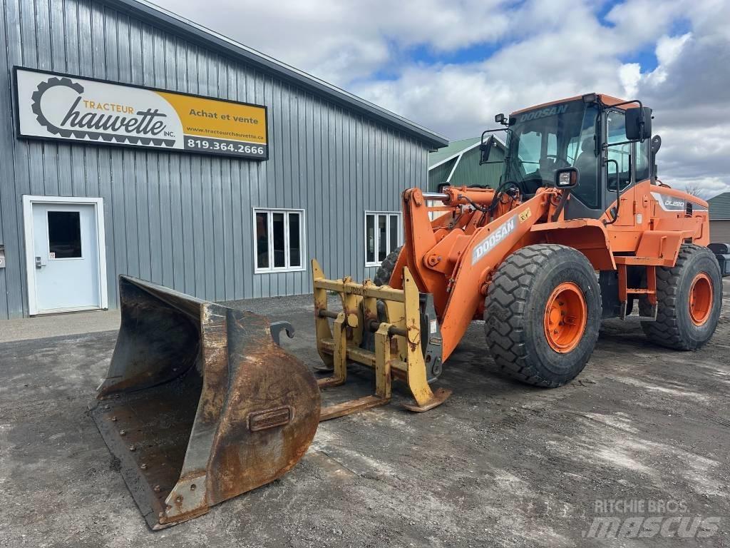 Doosan DL220-5 轮式装载机