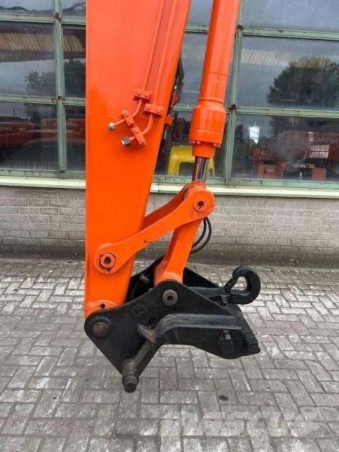 Hitachi ZX 135 US 履带挖掘机